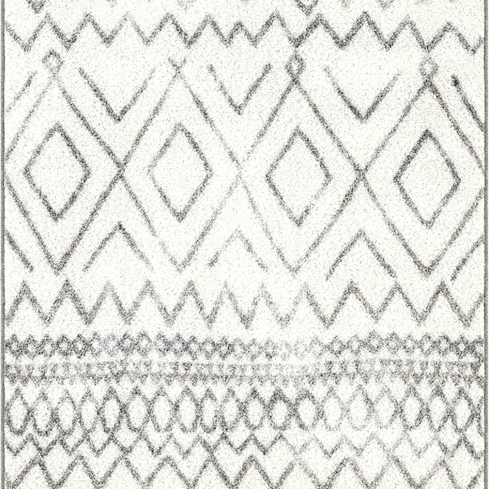 Diamond Distressed Moroccan Accent Rug, 2'6" x 3'10", Ivory