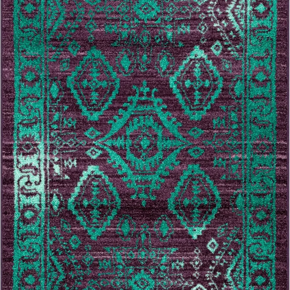 Georgina Traditional Accent Rug, 3'4" x 5', Wineberry