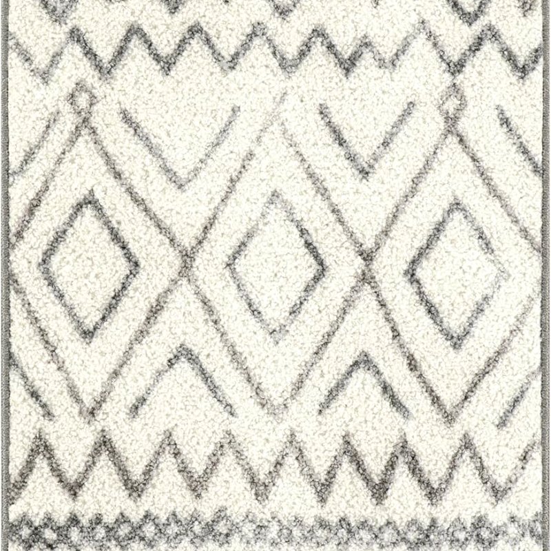 Diamond Distressed Moroccan Accent Rug, 1'8" x 2'10", Ivory